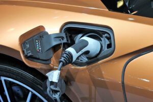 Elektrisch rijden in cijfers: kosten, bereik en besparing op een rij